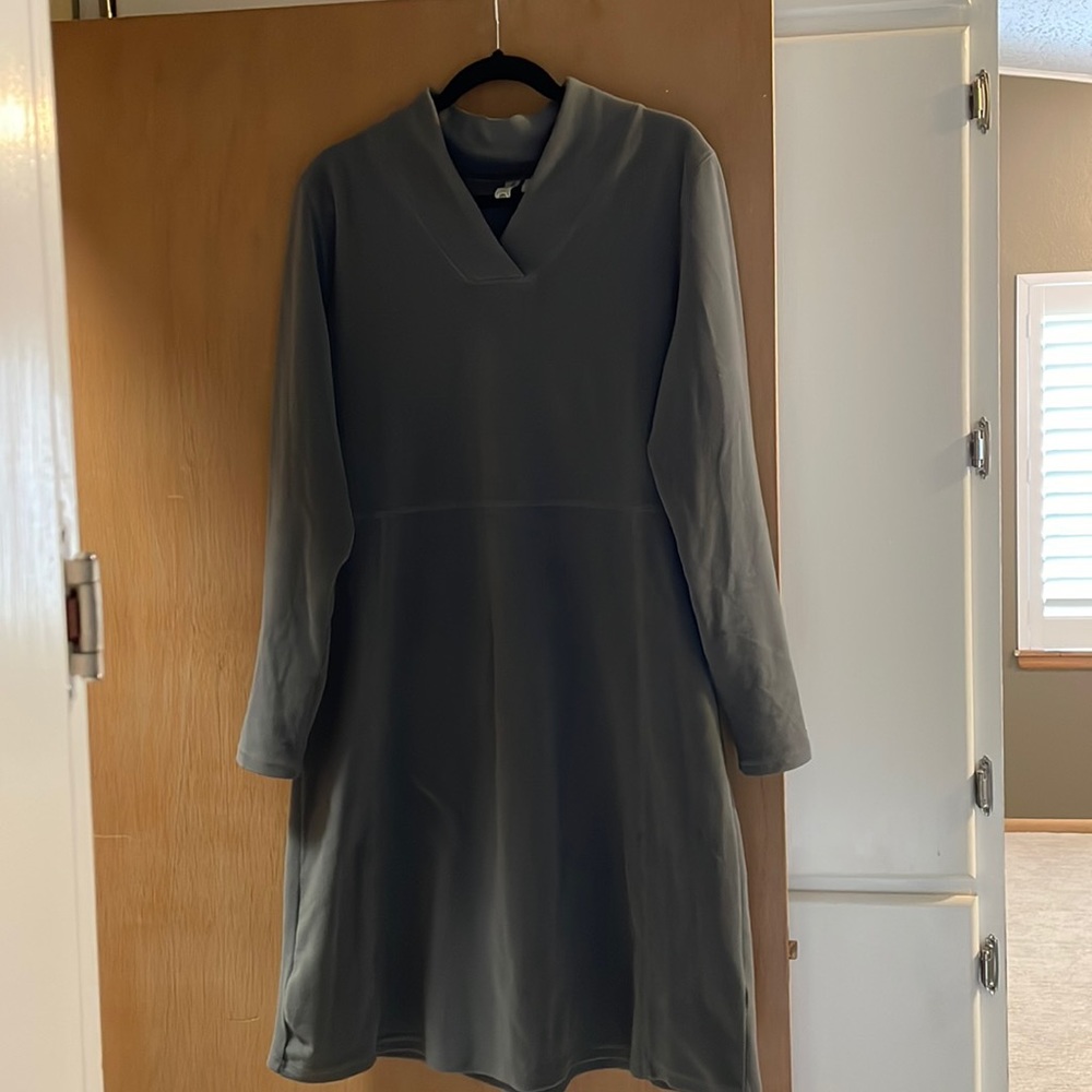 Sahalie butter fleece dress. Gray, size Large